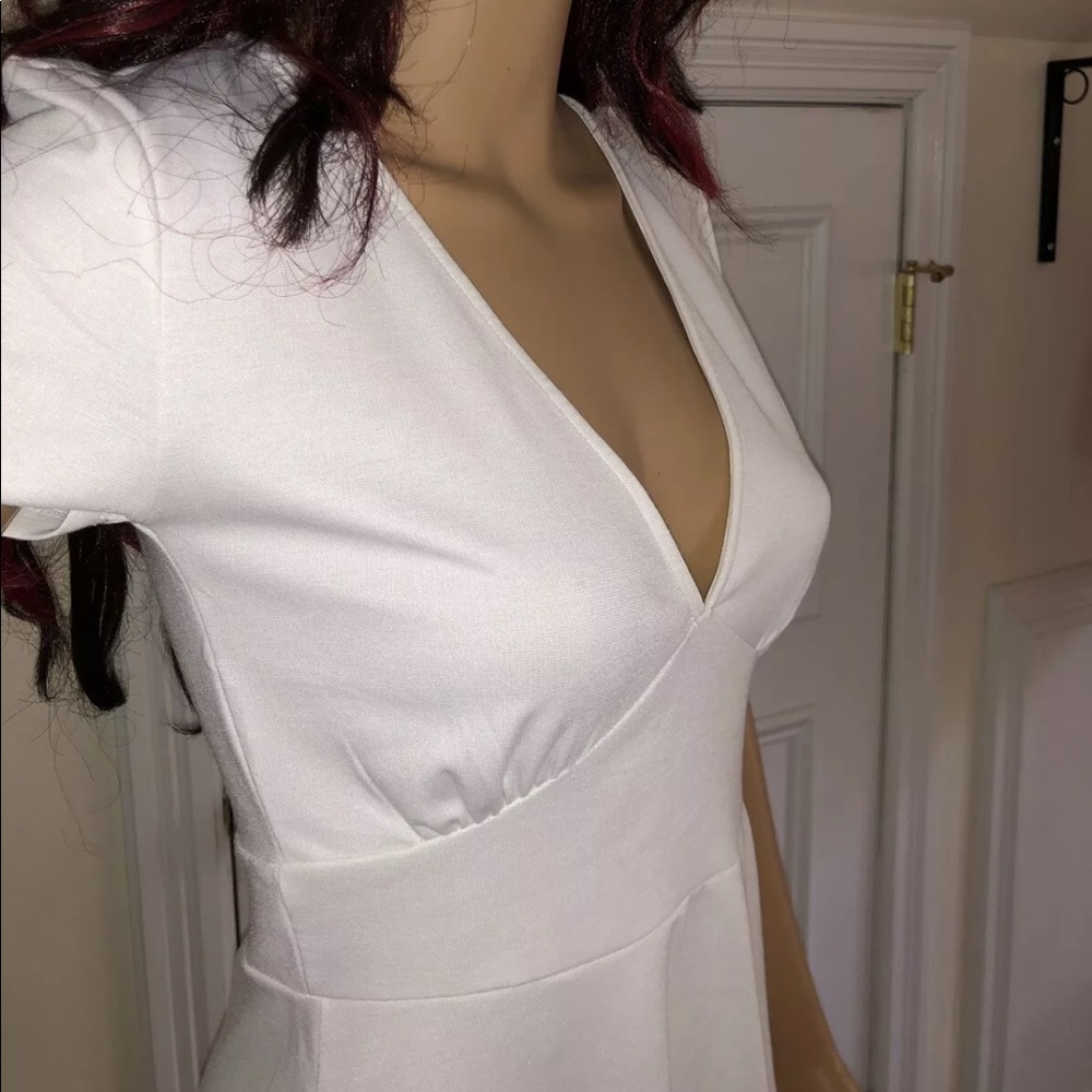 Zara White Dress Size M V-neck NWOT